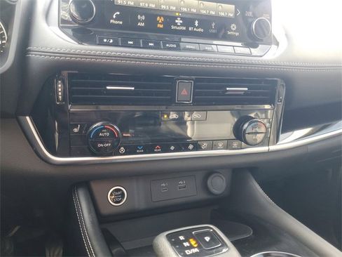 Used 2023 Nissan Rogue SL w/ SL Premium Package image 34