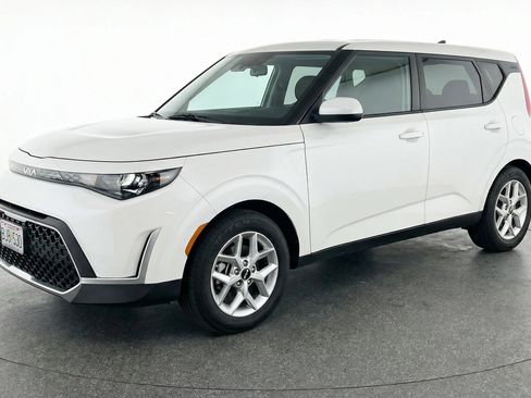 Used 2025 Kia Soul LX w/ LX Technology Package image 3