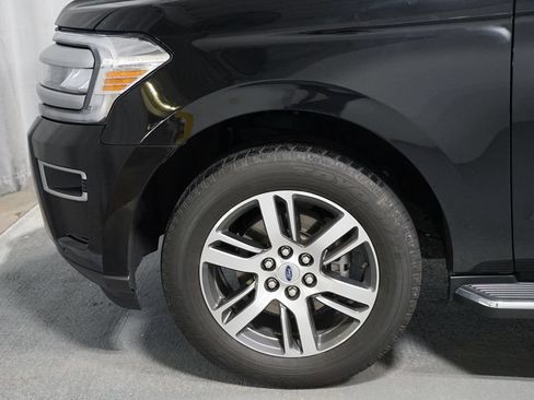 Used 2023 Ford Expedition XLT RWD image 5