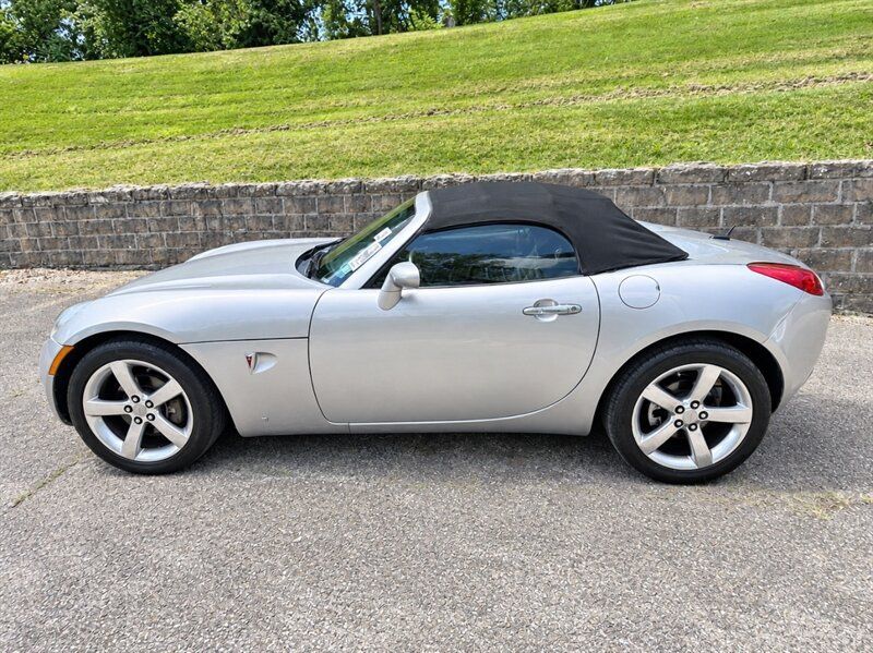Used 2008 Pontiac Solstice Convertible w/ Premium Package RWD image 4