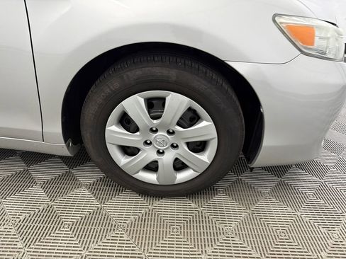Used 2011 Toyota Camry LE FWD image 13
