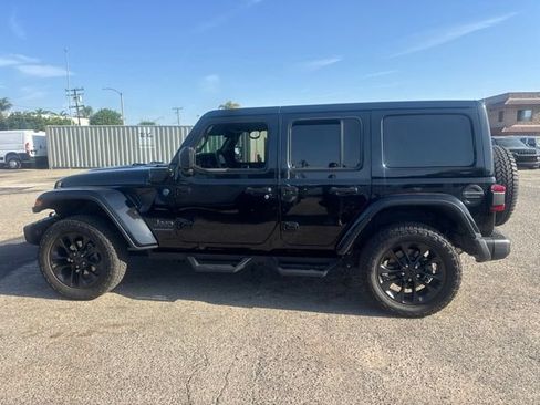 Used 2025 Jeep Wrangler Unlimited Sahara AWD/4WD image 8