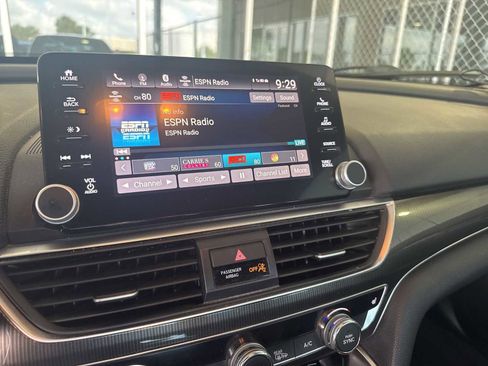Used 2018 Honda Accord Sport image 6