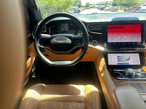Used 2022 Jeep Grand Wagoneer Series III w/ Rear Seat Video Group 1 AWD/4WD image 30