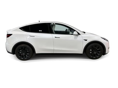Certified 2023 Tesla Model Y Long Range AWD/4WD image 7