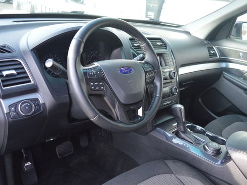 Used 2017 Ford Explorer XLT image 26