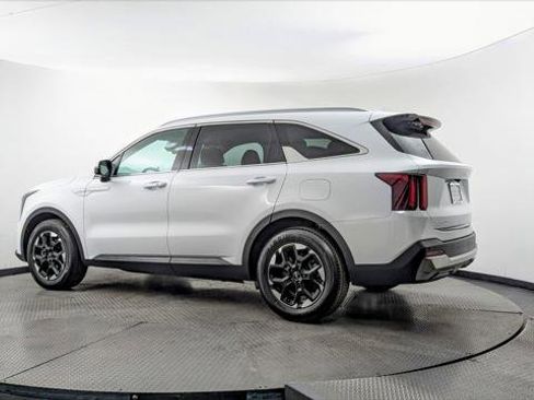 Used 2024 Kia Sorento S FWD image 6