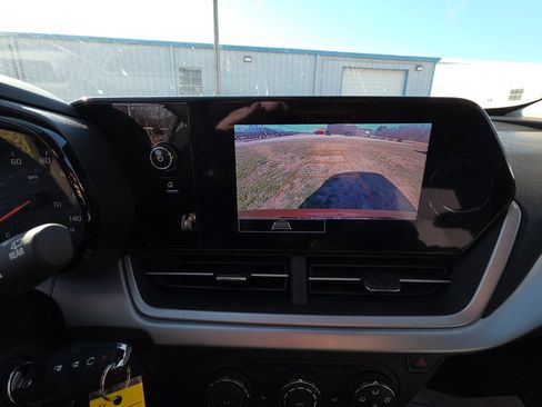 Used 2024 Chevrolet Trax LS w/ LS Convenience Package image 13