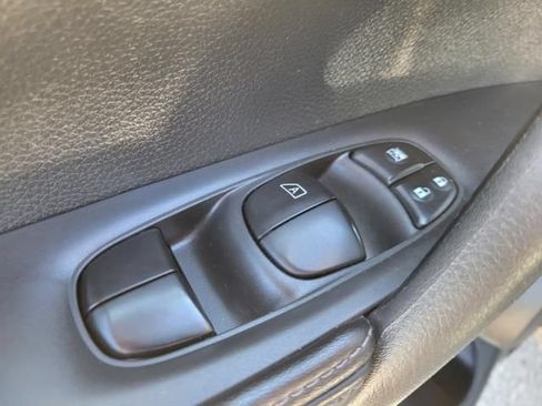 Used 2019 Nissan Rogue SV AWD/4WD image 16