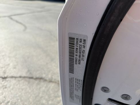 Used 2022 Dodge Challenger R/T w/ Plus Package image 17