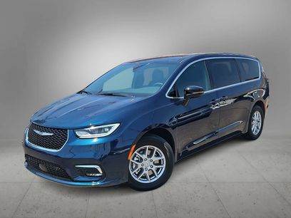 New 2025 Chrysler Pacifica Select