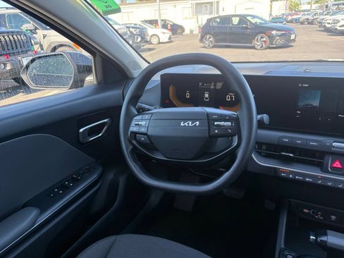 Used 2025 Kia K4 FWD image 34