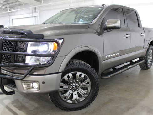 Used 2018 Nissan Titan Platinum Reserve w/ Platinum Utility Package image 10