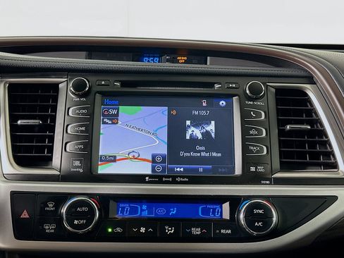 Used 2018 Toyota Highlander Limited Platinum AWD/4WD image 24
