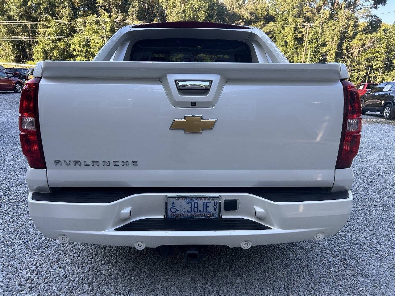 Used 2013 Chevrolet Avalanche LTZ AWD/4WD image 4