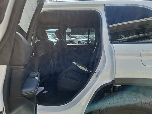 New 2025 Jeep Grand Cherokee 4WD image 7