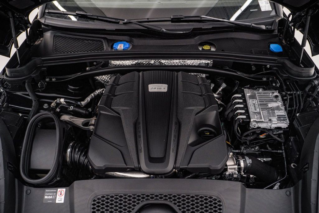 Certified 2026 Porsche Macan S AWD/4WD image 29
