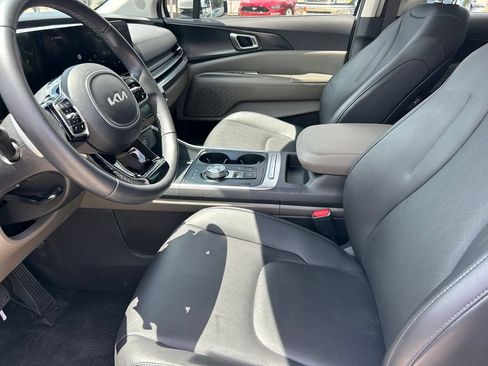 Used 2025 Kia Carnival LXS FWD image 11
