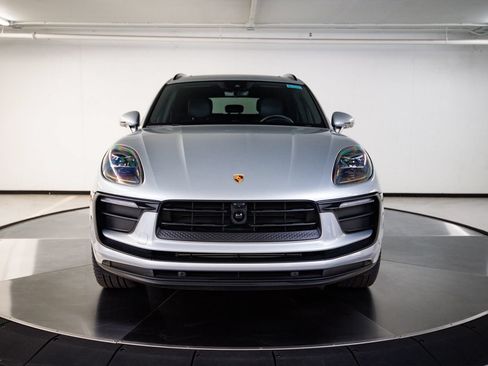 Certified 2026 Porsche Macan AWD/4WD image 10
