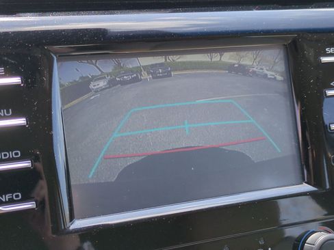 Used 2018 Toyota Camry LE FWD image 24