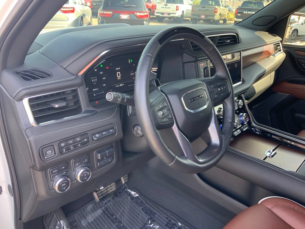 Used 2024 GMC Yukon XL Denali Ultimate AWD/4WD image 16