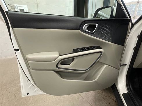 Used 2022 Kia Soul S image 10