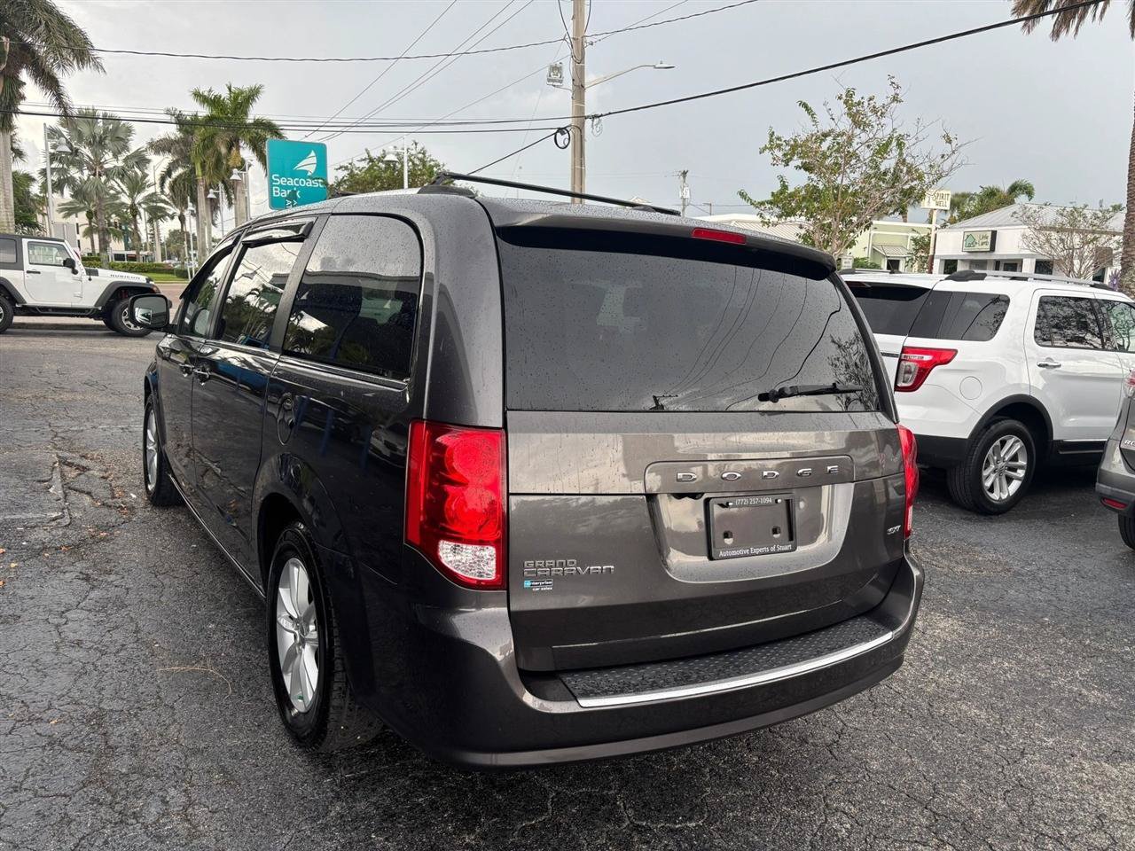 Used 2020 Dodge Grand Caravan SXT FWD image 3