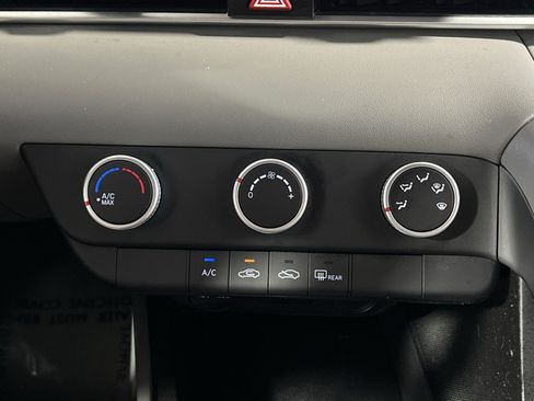 Used 2023 Hyundai Elantra SE FWD image 20