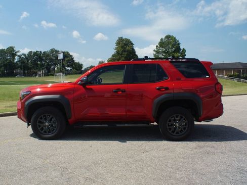 Used 2026 Toyota 4Runner SR5 AWD/4WD image 12