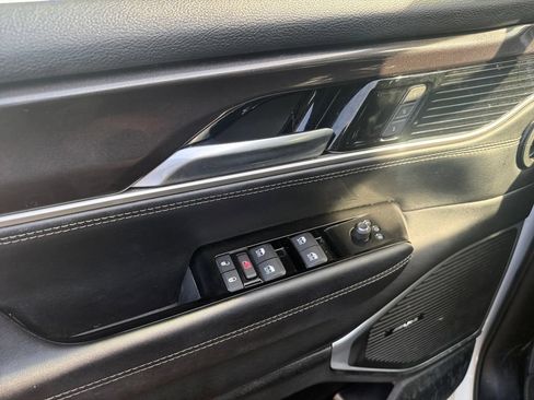 Used 2023 Jeep Wagoneer 4WD w/ Premium Group I image 30