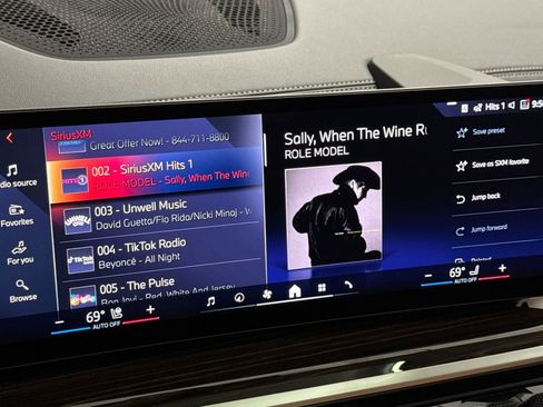 Used 2026 BMW X7 xDrive40i w/ Premium Package image 22