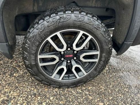 Used 2024 GMC Sierra 1500 AT4 w/ Technology Package image 5