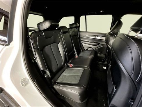 New 2025 Jeep Grand Cherokee Altitude image 10