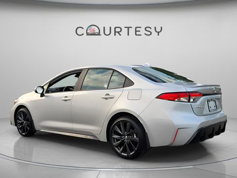 Certified 2025 Toyota Corolla SE image 3