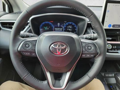 Used 2026 Toyota Corolla Cross XLE w/ Convenience Package FWD image 19