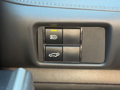 Used 2022 Toyota Highlander XLE AWD/4WD image 30