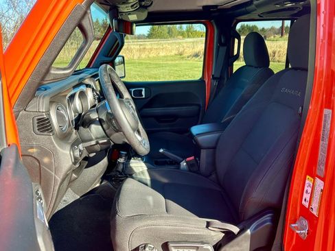 Used 2018 Jeep Wrangler Unlimited Sahara image 13