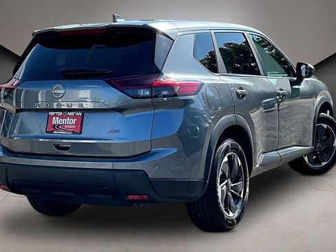 Used 2025 Nissan Rogue SV AWD/4WD image 6