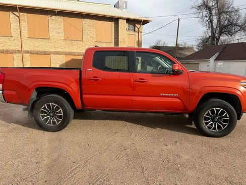 Used 2016 Toyota Tacoma SR5 image 8