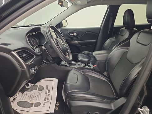 Used 2019 Jeep Cherokee Latitude Plus FWD image 19