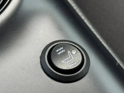 Used 2020 Toyota Camry LE FWD image 17