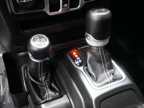 Used 2022 Jeep Wrangler Unlimited Sahara AWD/4WD image 23