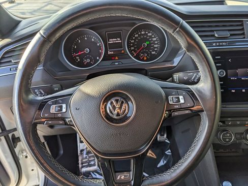 Used 2020 Volkswagen Tiguan SE R-Line image 27