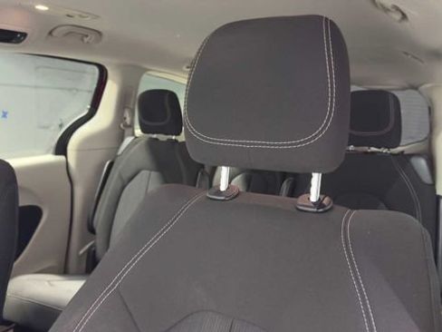 Used 2022 Chrysler Voyager LX FWD image 26