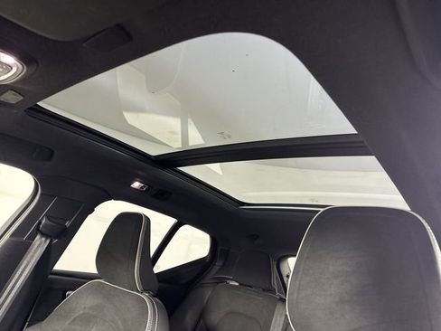 Used 2019 Volvo XC40 T5 R-Design image 18