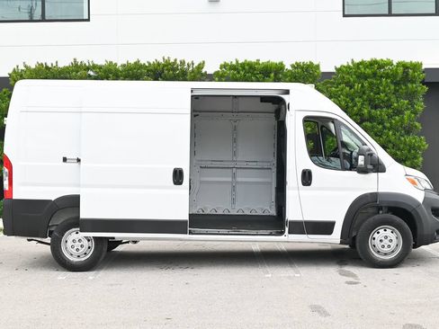 Used 2024 RAM ProMaster 2500 w/ Convenience Group FWD image 7