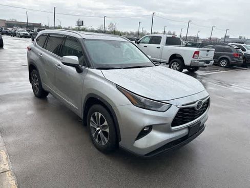 Used 2022 Toyota Highlander XLE image 23