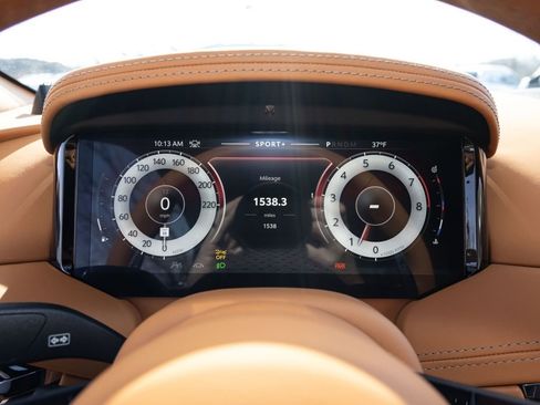 Used 2025 Aston Martin DB12 Volante image 33