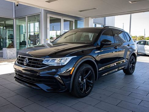 Used 2023 Volkswagen Tiguan SE R-Line image 10