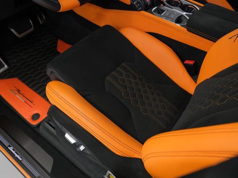 Used 2023 Lamborghini Urus Performante AWD/4WD image 24